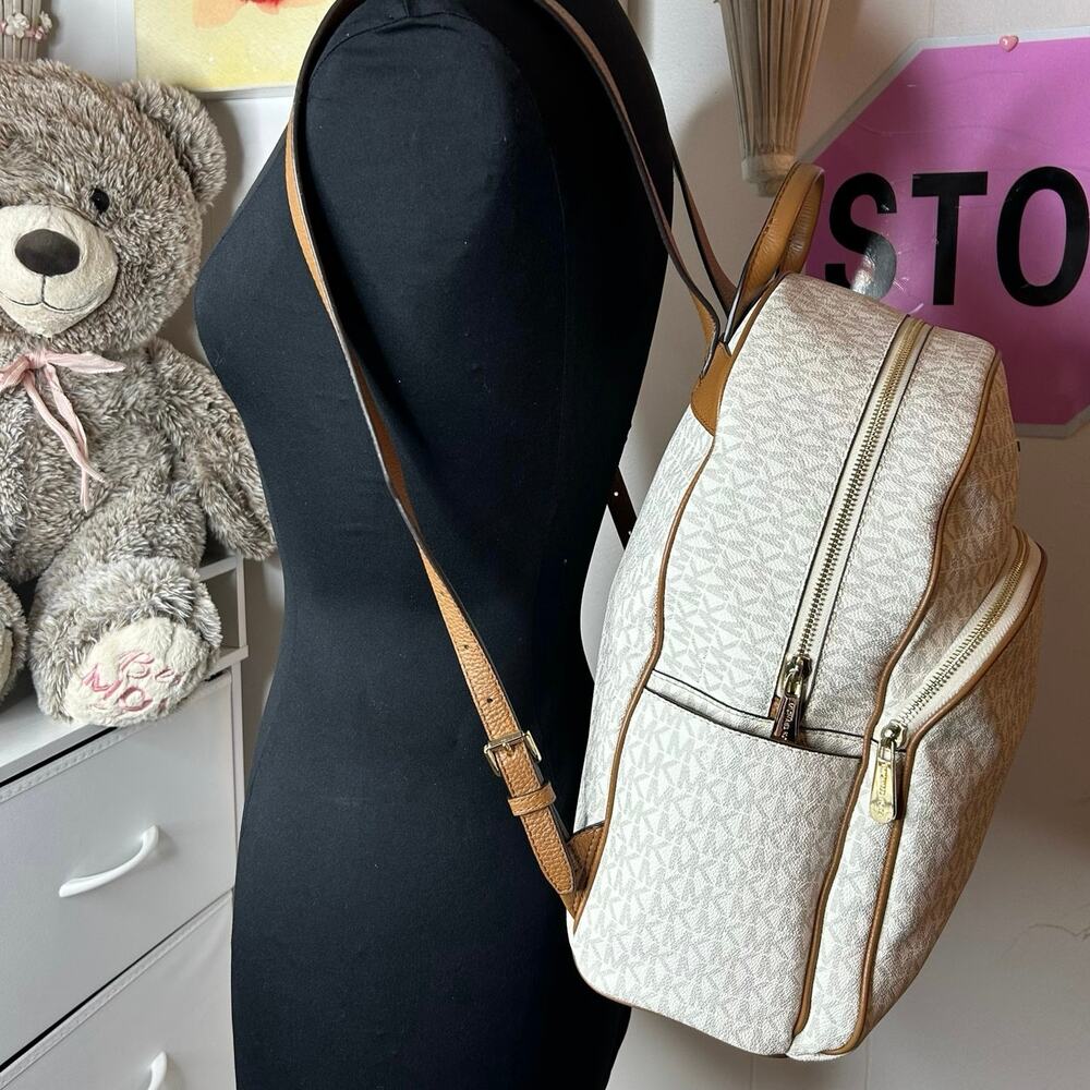♡ Michael Kors Backpack - Picture 8 of 15